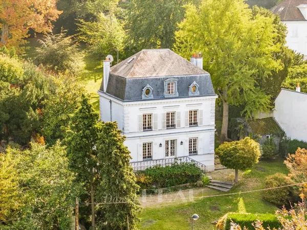 LA CELLE SAINT CLOUD - DEMEURE DE CARACTERE A RENOVER