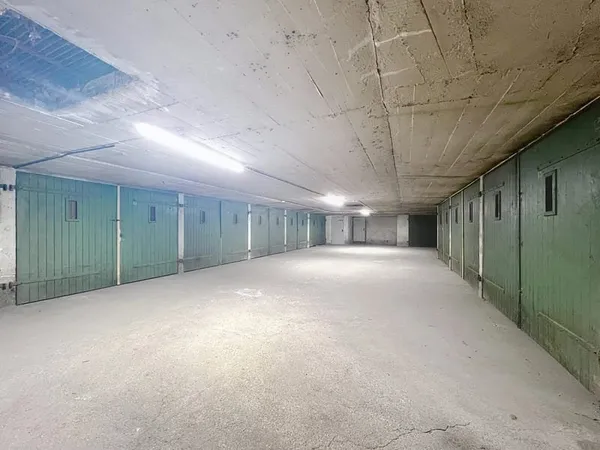 Boulevard de la Marne, ensemble immobilier composé de 19 Garages