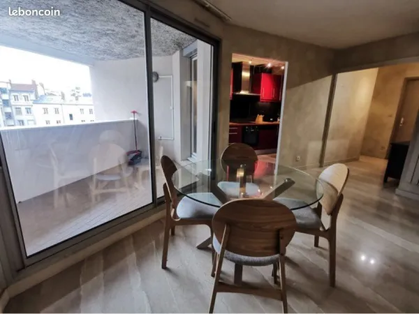 Superbe T3 meublé de 72 m² avec terrasse - Lyon