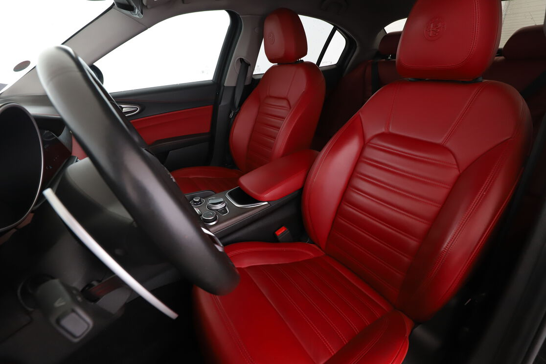 Alfa Romeo Giulia 2.2 Super AT8 — photo 9