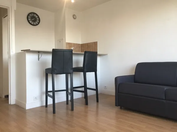 Studio Meublé avec balcon