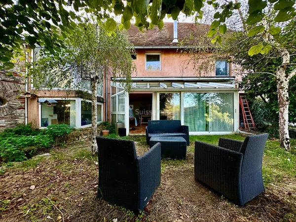 Maison de caractère avec jardin clos et garage