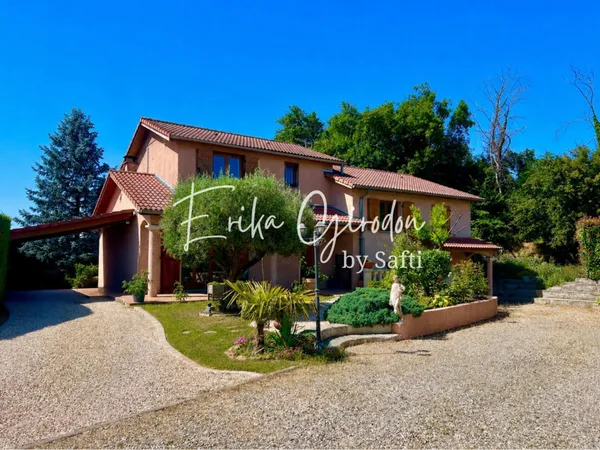 Maison familiale sur un terrain arboré de 1 053 m²