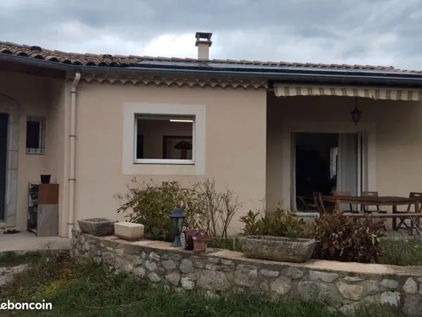 À LOUER - BELLE MAISON DE 150 m² AVEC 1,5 HECTARE DE TERRAIN - DRÔME (Die )