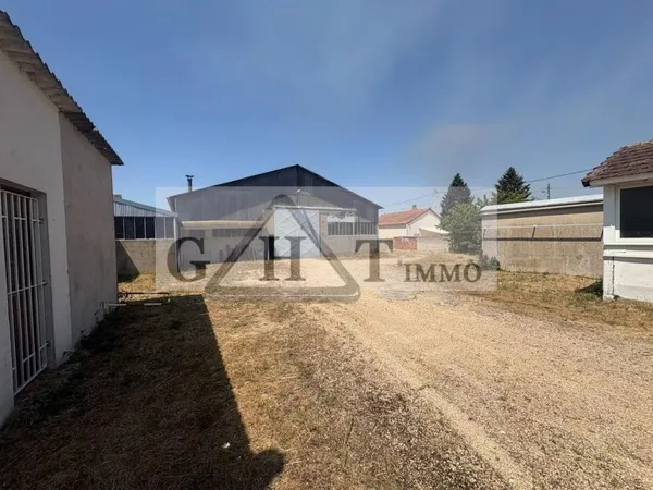 ENTREPÔT INDÉPENDANT  961 M²  DAMMARIE-LES-LYS (77)