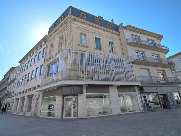 AGEN HYPER CENTRE VILLE - LOCAL COMMERCIAL DE 300 m² DANS UN IMMEUBLE DE CARACTERE SITUE SUR UN AXE 