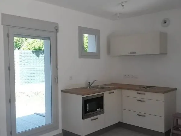 APPARTEMENT T2 RDJ AVEC GARAGE + PARKING 630€ REF LA2053