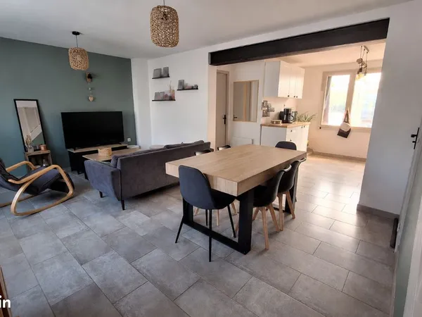 Maison semi-individuelle à Avesnelles