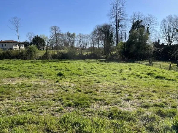 Terrain constructible 1404 m²