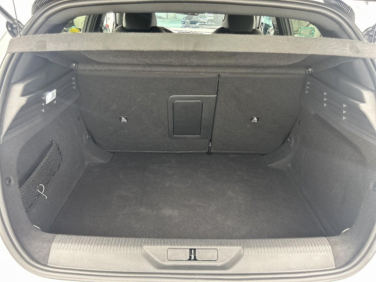 Peugeot 308 hybrid 136 e-dcs6 gt — photo 14