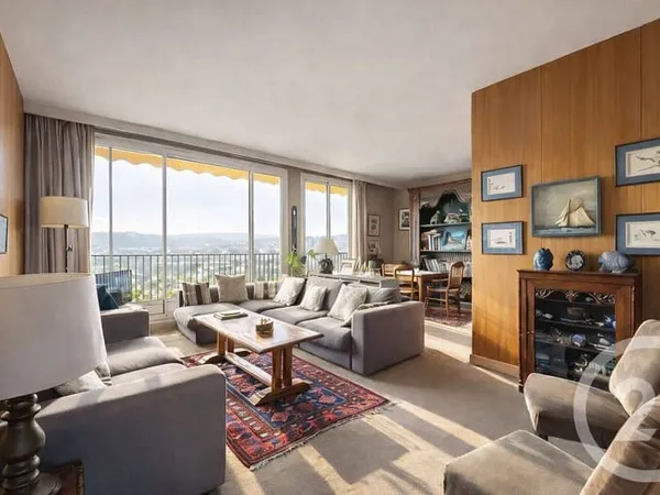 Appartement 8 pièces 153 m²