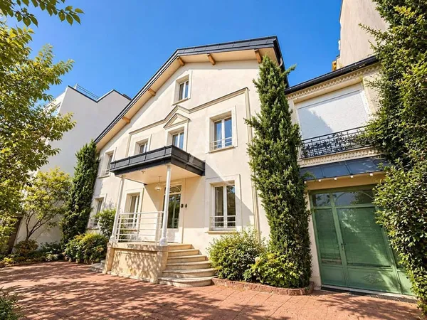 Maison 7 pièces 268 m²