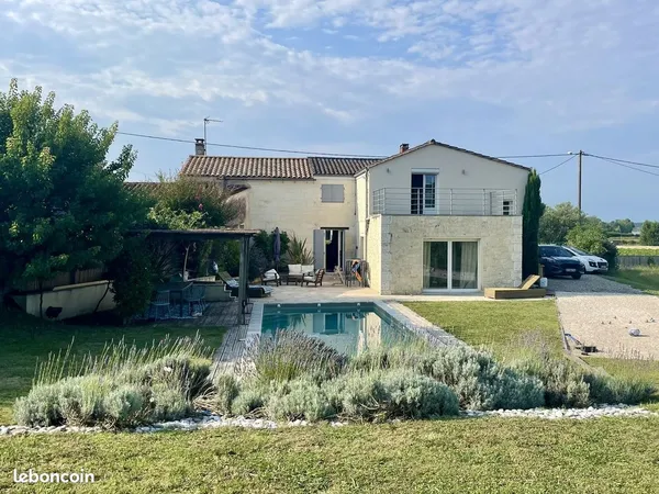 Maison rénovée avec piscine et vues dégagées, à 5 min de Libourne