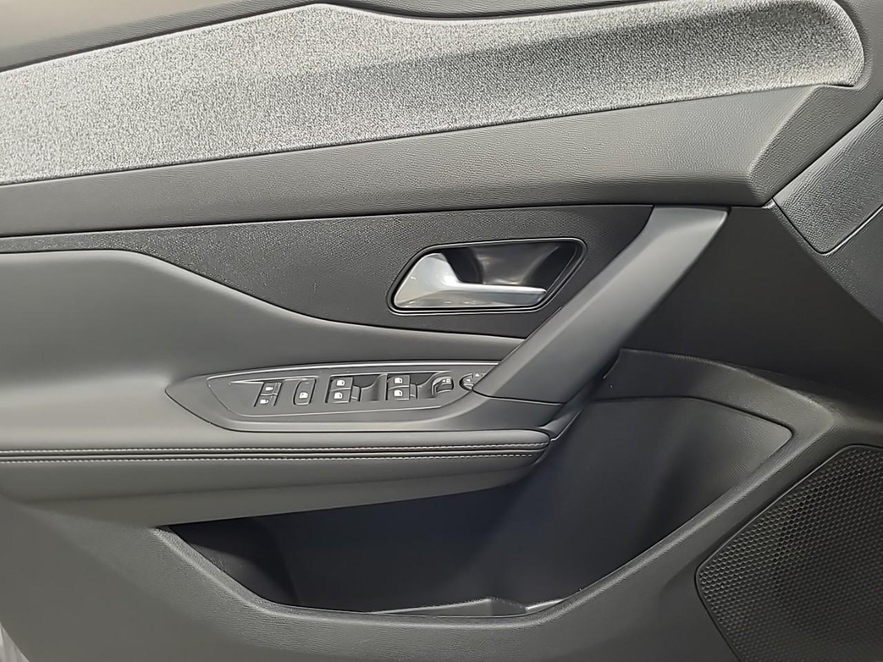 Peugeot 308 hybrid 145 e-dcs6 allure — photo 27
