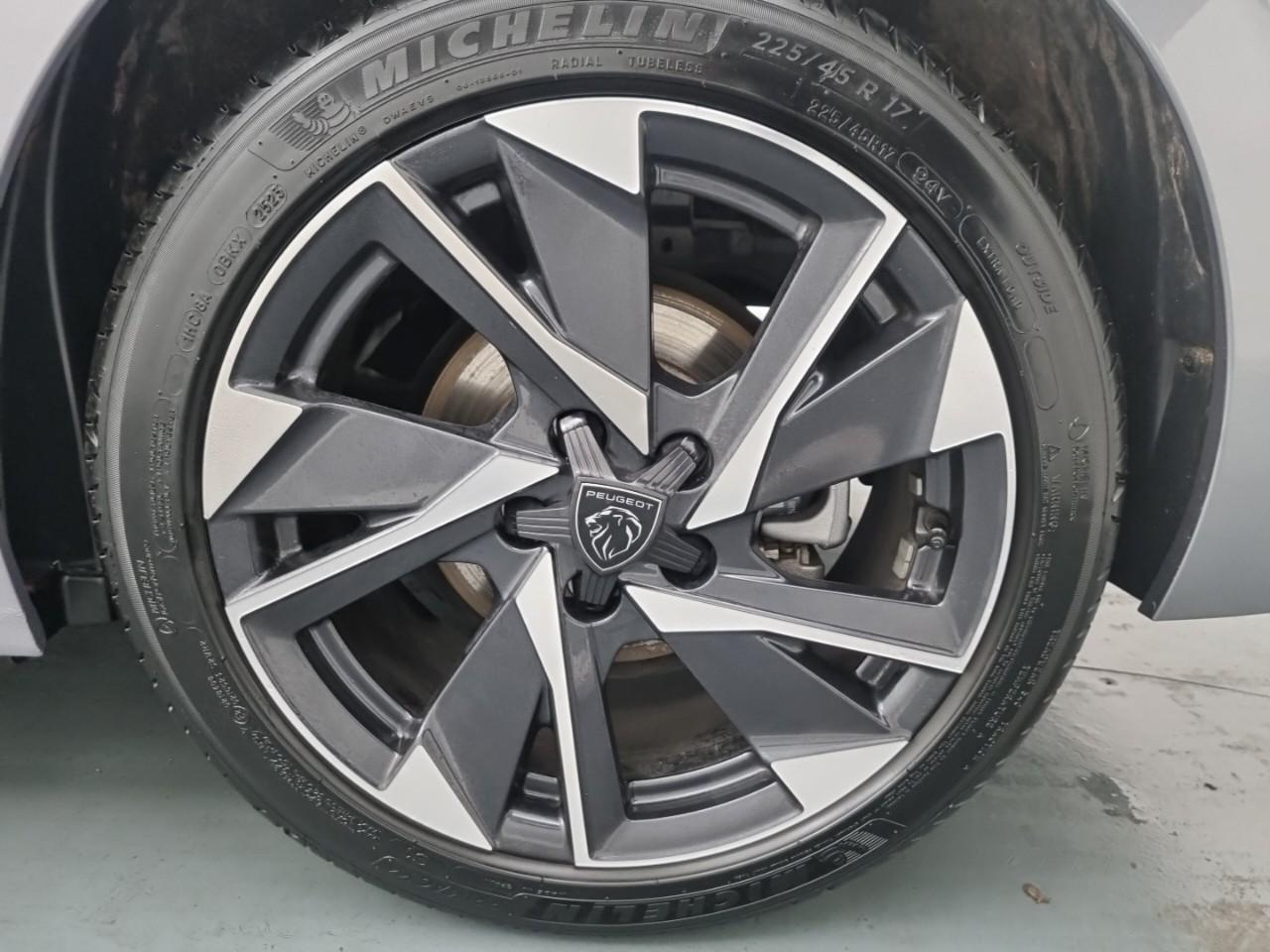 Peugeot 308 puretech 130ch s&s eat8 allure pack — photo 16