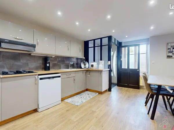 Maison 7 pièces 245 m²