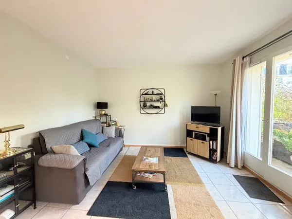 À VENDRE CHARMANT STUDIO AVEC GRANDE TERRASSE PRIVATIVE, C