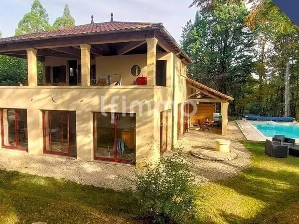 Maison de 263m² sur un terrain de 9980m² au milieu de la nature