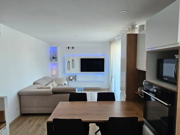 ​T3 meublé de standing 60 m² (2022) + Climatisation gainable + 2 Parkings couverts & Borne électriqu