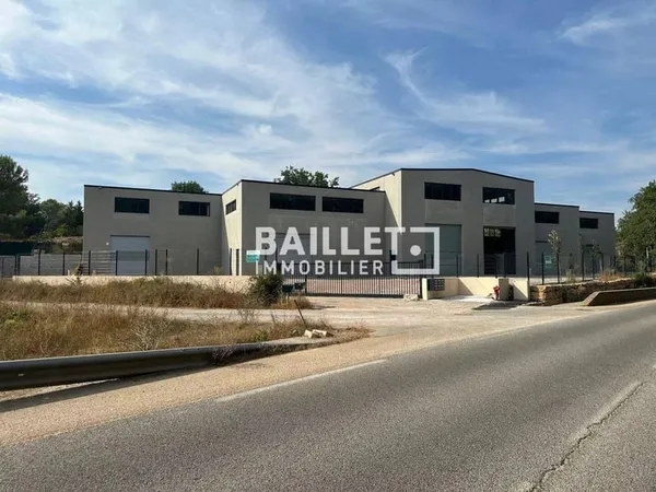 Entrepôt 385 m²