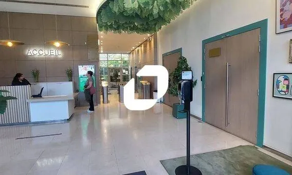 Local d'activité 871 m²