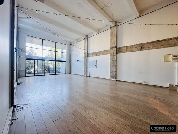 Local d'activité 94 m²