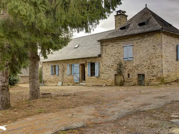 Maison en pierre de 3 pièces principales
