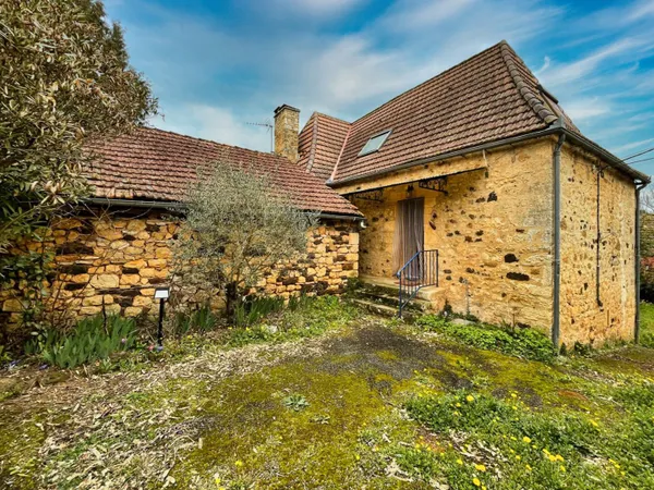 SECTEUR CENACMaison de hameau en pierre avec terrain