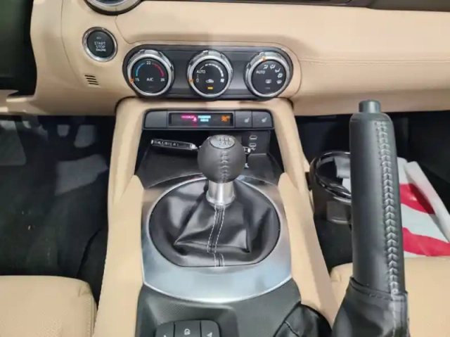Mazda Mx-5 1.5 skyactiv-g 132ch kazari — photo 8