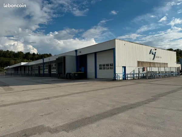 Entrepôt / local d'activité 972 m²