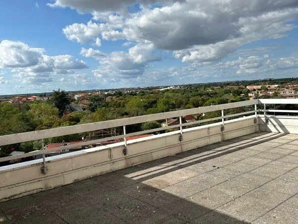 Colocation / tout inclus / 5 pièces / 4 chambres / 100 m² plus très grande terrasse 50 m2