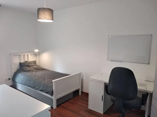 Appartement 4 pièces 12 m²