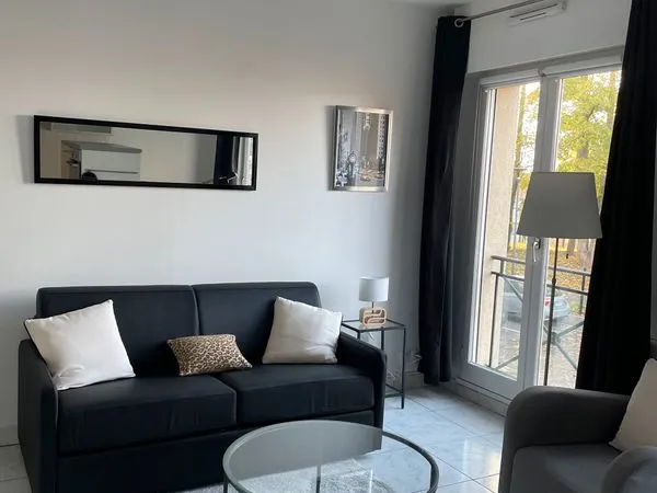 A louer Grand T1 meublé 32 m² Valenciennes centre Parking privatif cave 625 euros charges comprises 