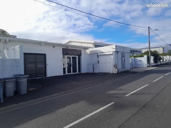 Local commercial 66 m² - Vitrine - ZI Le Chaudron, Sainte-Clotilde