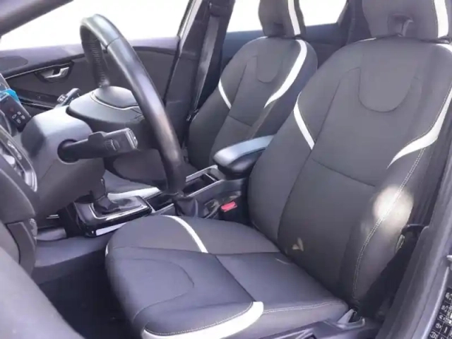 Volvo V40 t2 122ch signature edition geartronic — photo 16