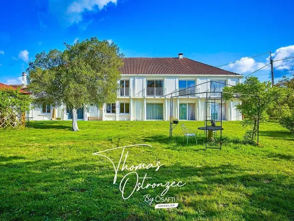 Demeure de charme 600m², 8 chambres sur 3 hectares