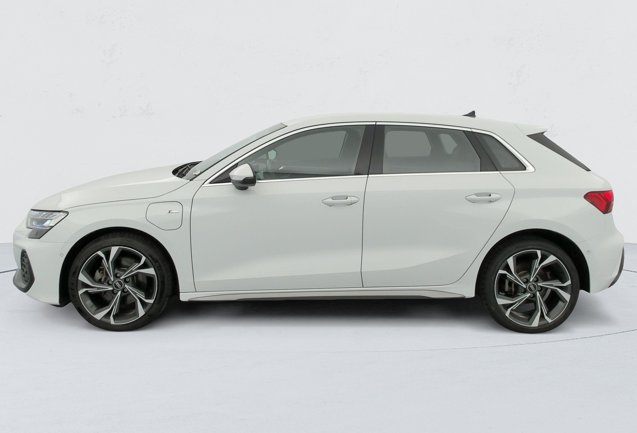 Audi A3 Sportback — photo 2