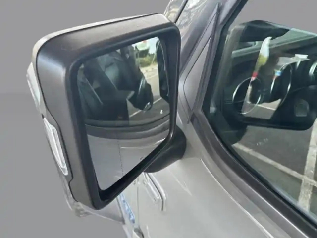 Jeep Wrangler plug-in hybrid rubicon 4xe — photo 16