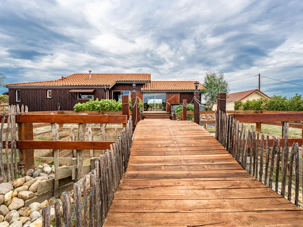 Maison en bois auto construite dans un esprit loft en Béarn