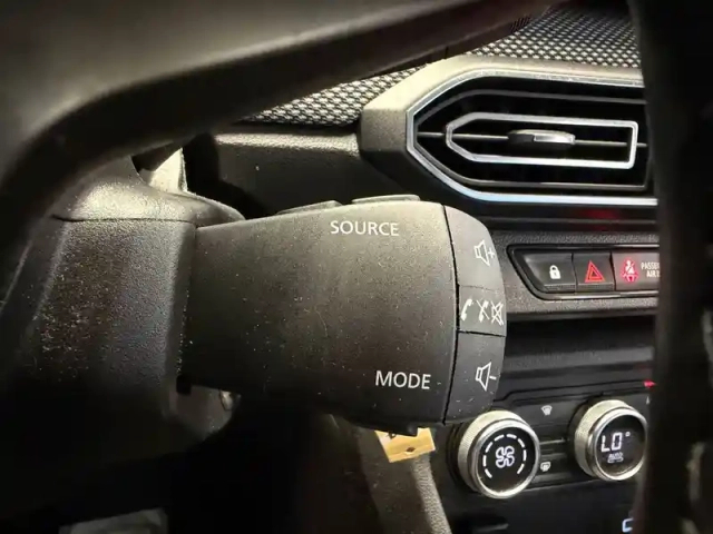 Dacia Sandero sce 65 - 22 — photo 38