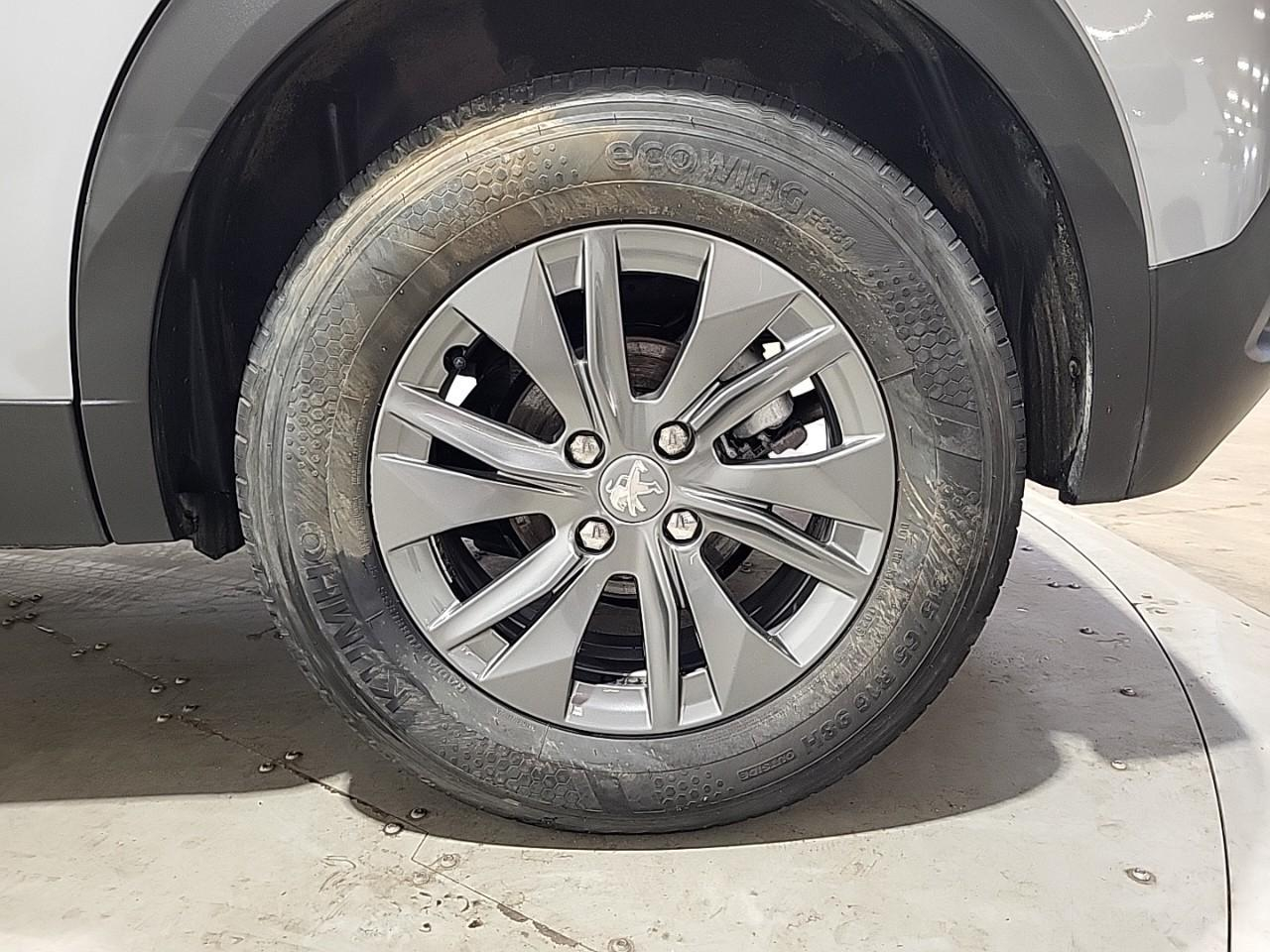 Peugeot 2008 puretech 130 s&s eat8 active — photo 16