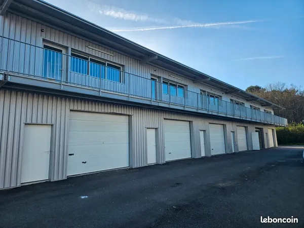 Bureau + local de stockage a louer