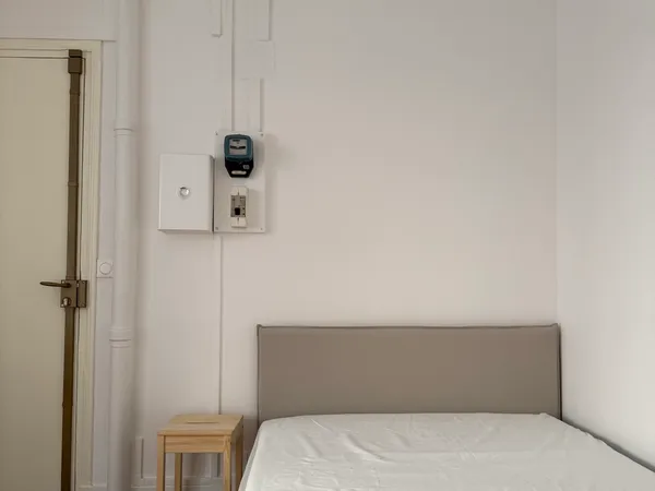 Loue Studio 20m2 Paris11