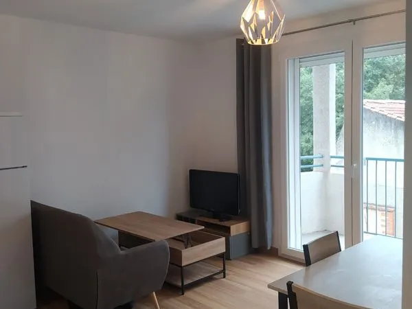 Loue petit T2 meublé aux minimes