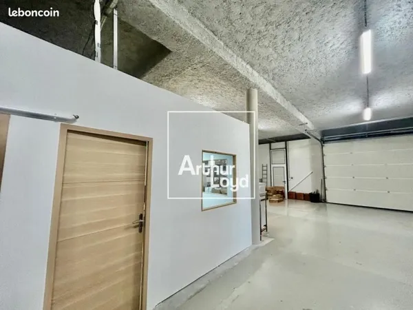 Local d'activité 190 m²