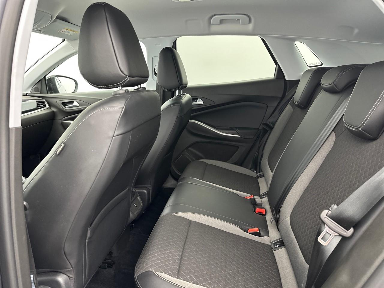 Opel Grandland 1.2 turbo 130 ch bva8 gs line — photo 12