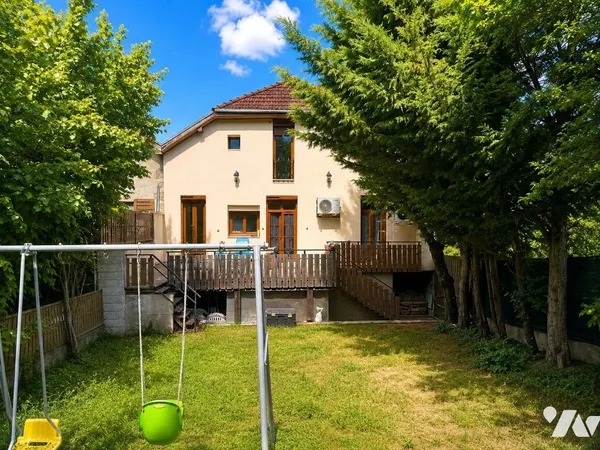 Maison 10 pièces 150 m²
