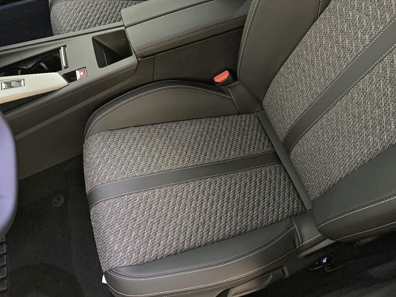 Peugeot 308 hybrid 145 e-dcs6 allure — photo 9