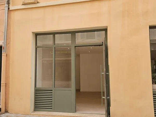 Local 14 m² Place Cathédrale TOULON