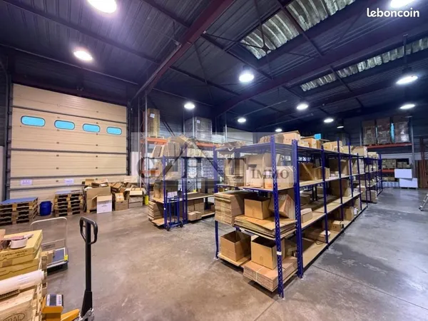 Local industriel 585 m²